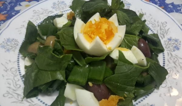 Гергьовска салата от спанак и коприва