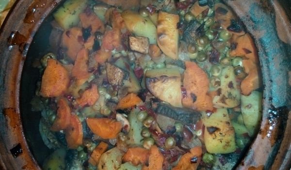 Гювеч с картофи, гъби и зеленчуци