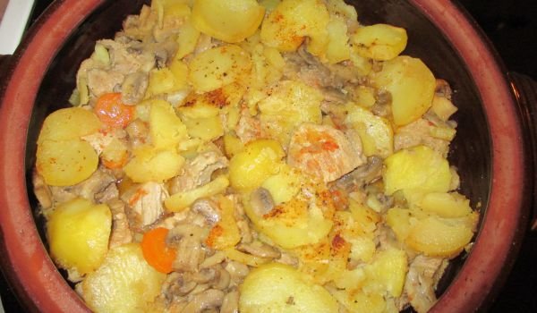 Гювеч с месо, картофи и гъби - Моята Рецепта