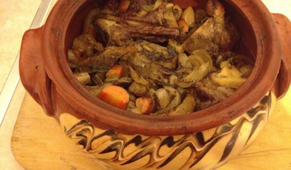 Гювеч с пилешко и лук
