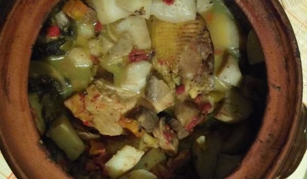 Гювеч с пилешко и зеленчуци