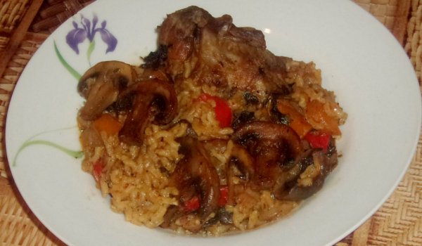 Гювеч със свинско, ориз и гъби