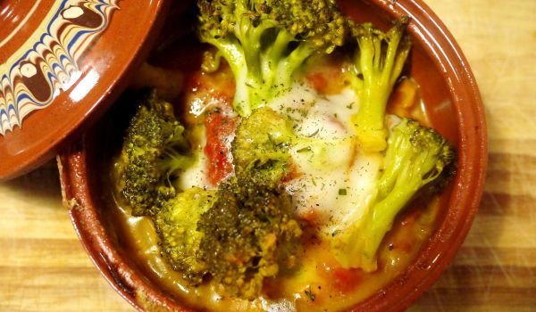 Гювече с броколи