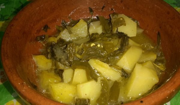 Гювече със спанак и картофи