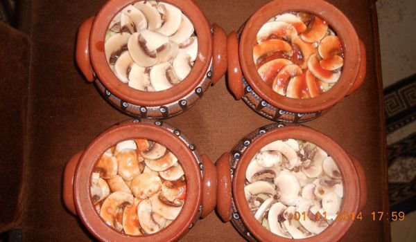 Гювечета наслада с пресни гъби