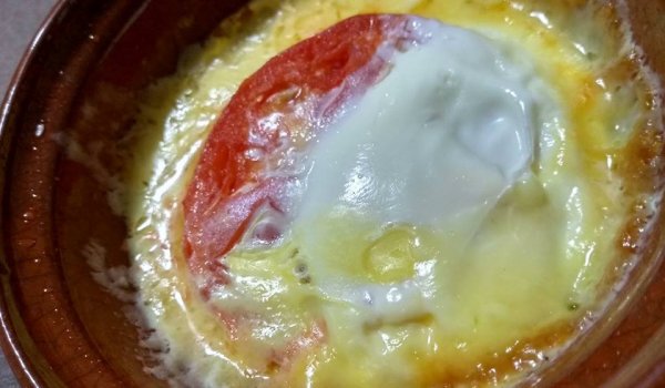 Гювечета с кашкавал и сирене в микровълнова