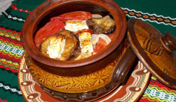 Гювечета с патладжан и сирена