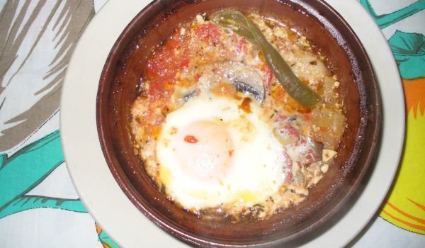 Гювечета с пилешко филе и сок от туршия