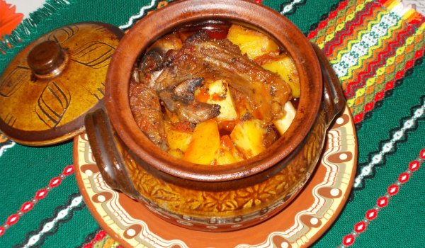 Гювечета със сочни ребърца