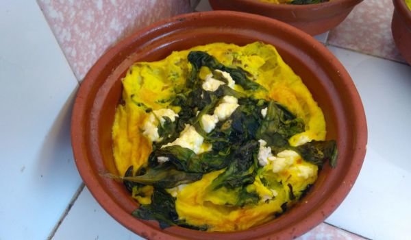 Гювечета със спанак и яйца