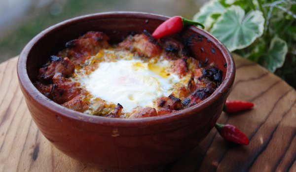 Гювечета със свинско и праз