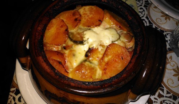 Гювечета със свинско месо и горчица