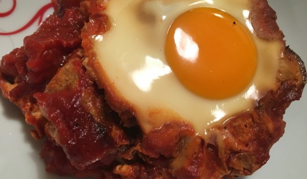 Гювечета със свинско месо и печени чушки