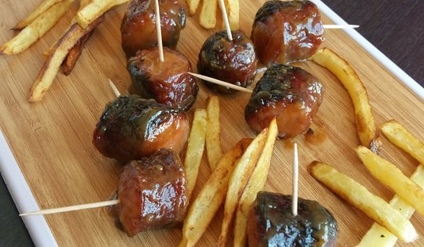 Глазирани наденички с мед и горчица