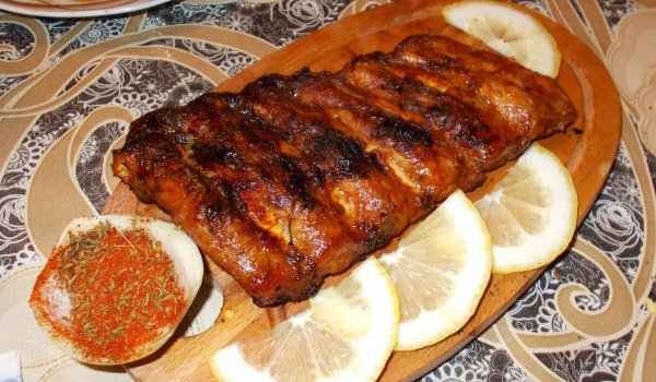 Глазирани ребърца на скара