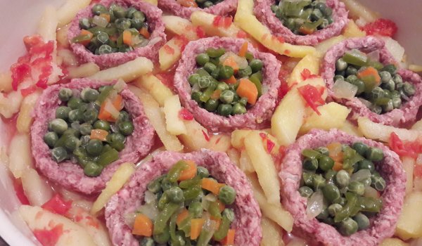 Гнезда от кайма със зеленчукова плънка и картофи