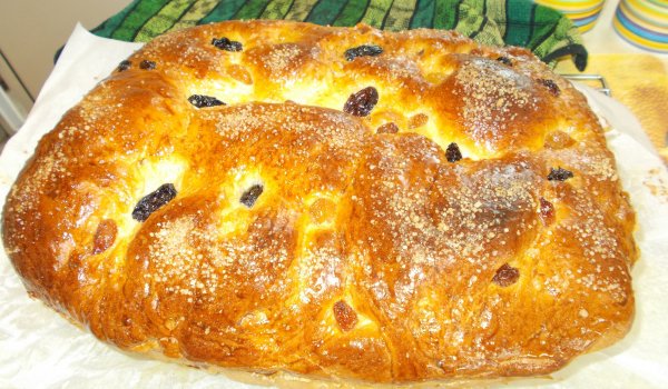 Голям козунак с мармалад и стафиди