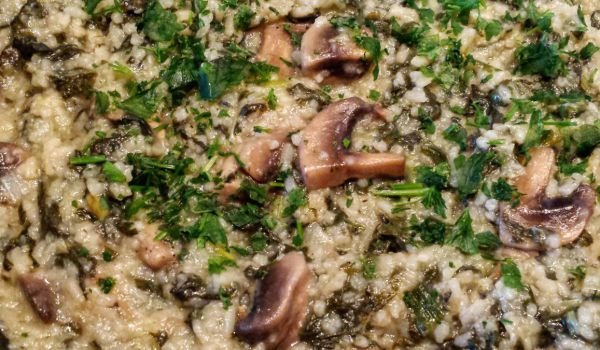 Готвени гъби със спанак