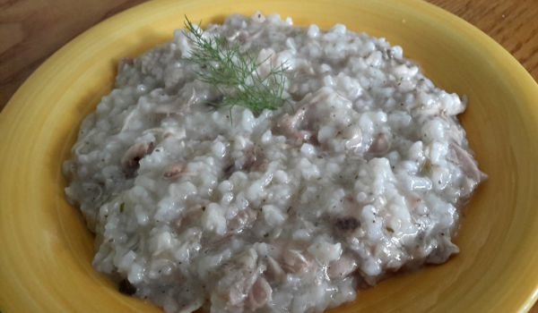 Готвени пилешки късчета с бял ориз