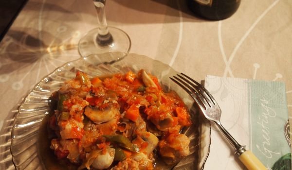 Готвено ястие от свинско месо и зеленчуци