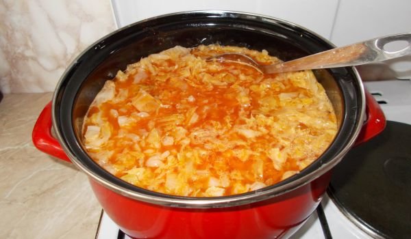 Готвено кисело зеле с ябълки