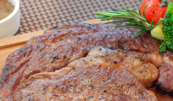 Говежди Бистро стек с пипер в Crock-Pot