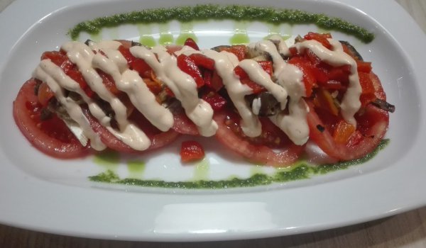 Градинска салата с магданозено песто