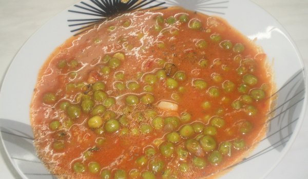 Грах с домати