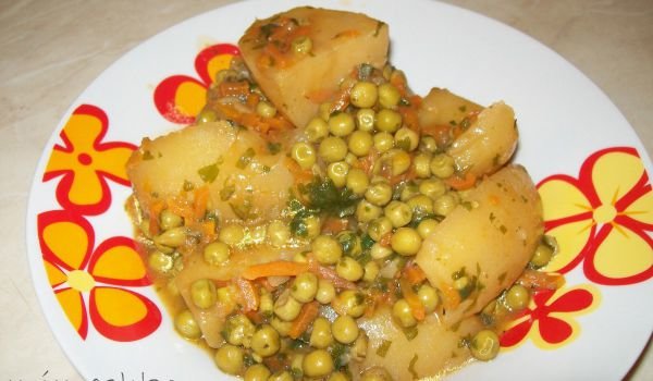 Грах с картофи