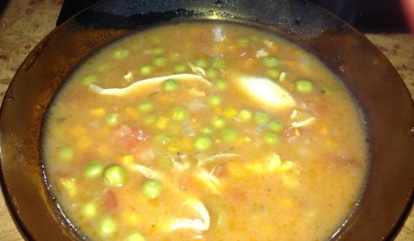 Грах с пилешко месо