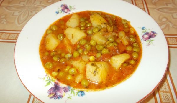 Грах с праз и картофи