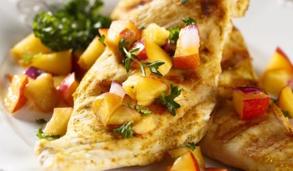 Гриловани пилешки гърди с нектарини