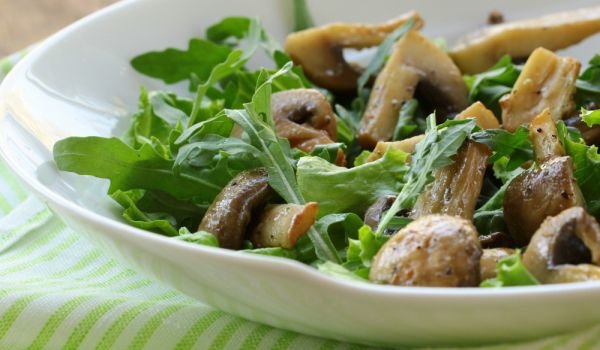 Гъбена салата с рукола