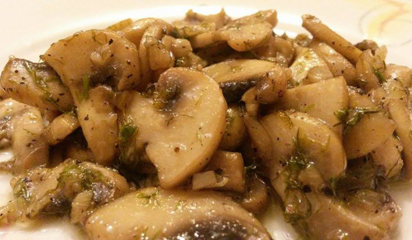Гъби с масло, чесън и копър