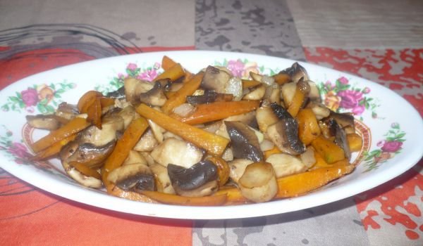 Гъби с моркови на тиган