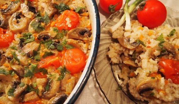 Гъби с ориз и чери домати