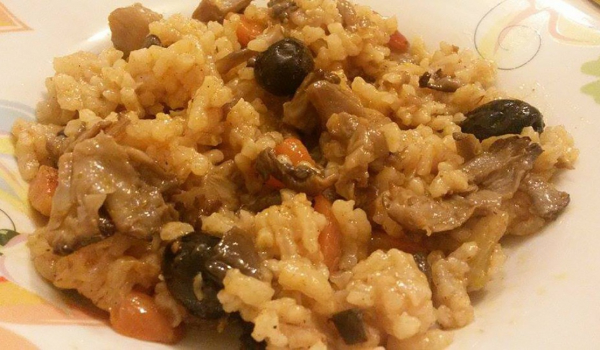 Гъби с ориз и маслини