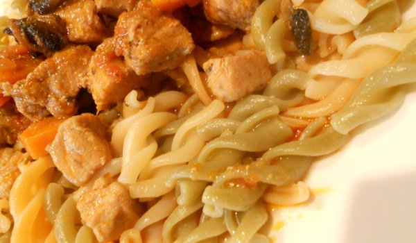 Гулаш върху паста (Немска рецепта)