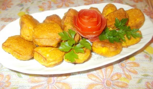 Хапки от паниран кренвирш и сиренца