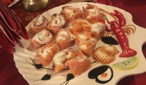 Хапки от пушена сьомга с крема сирене