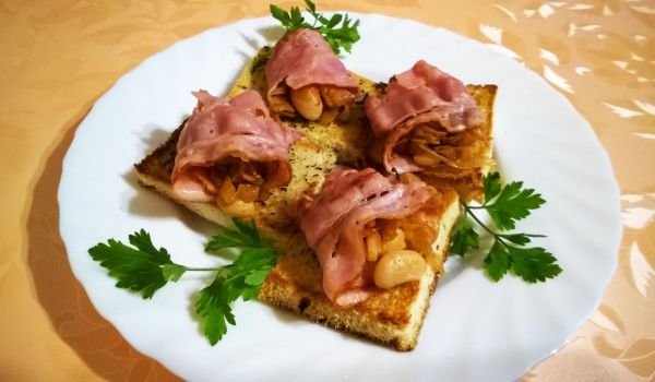 Хапки с кисело зеле и бекон