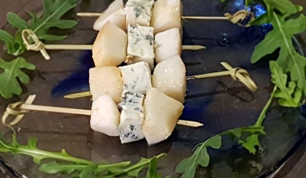 Хапки с круши, мед и горгонзола
