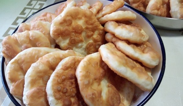 Хладилни мекици с прясно и кисело мляко