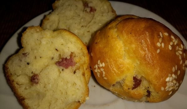 Хлебчета-кейкчета с луканка и сусам