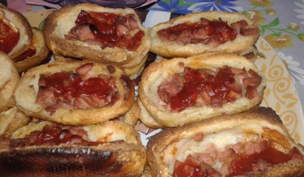 Хлебчета със солен пълнеж