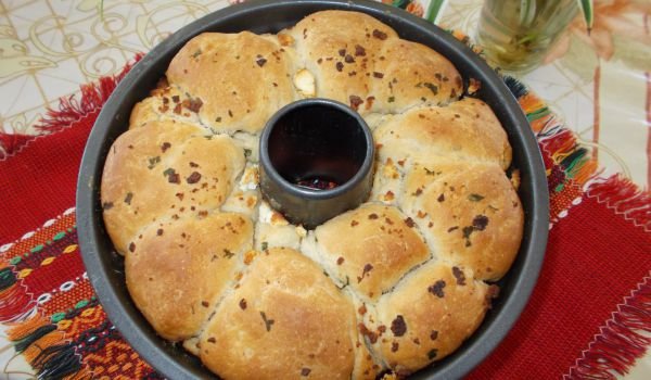 Хляб с бекон и сирене