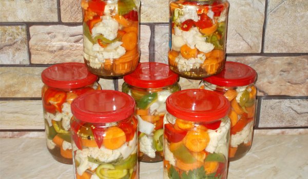 Хрупкава сладко-кисела туршийка с карфиол