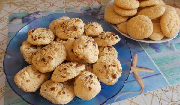 Хрупкави бисквитки с лешници