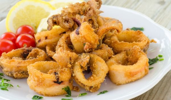 Хрупкави калмари с каперси