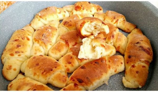 Хрупкави кифлички с кашкавал